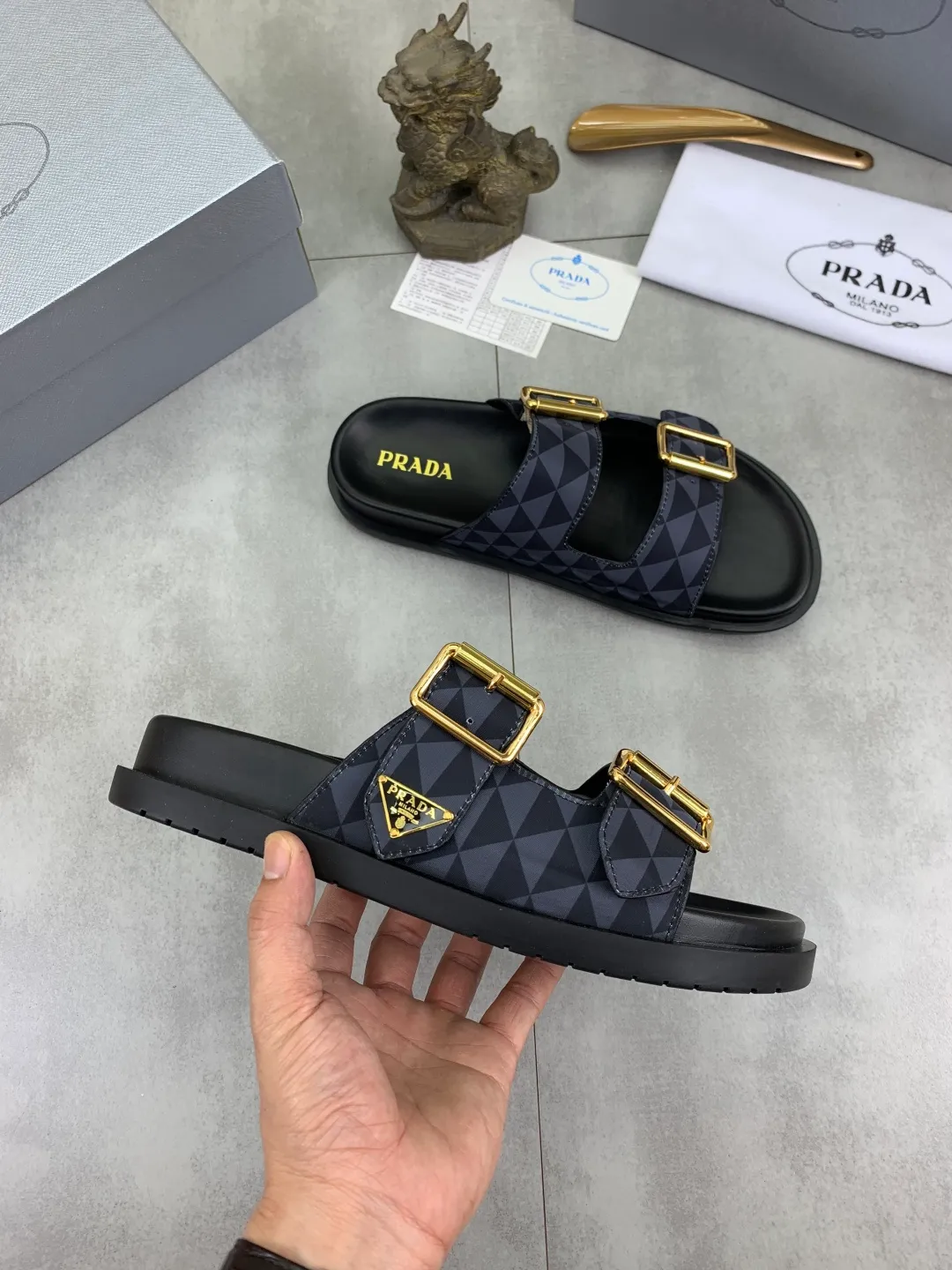 Men's shoes 💰P340💰【New style】🎁🎁🎁 PRADA Prada's new casual slippers, original official website, perfect workmanship, transmitting a kind of noble luxury, sublimating its definition of luxury in Prada's high-end extraordinary craftsmanship. Original combination outsole, code number: 38-44 (45 customized) Multiple colors 🉑️ to choose from